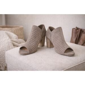 Madeline Girl Wrenn Dark Gray Perforated Open Toe Heels 7.5M Stacked Heel Zip